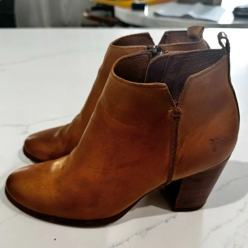 Frye very nice